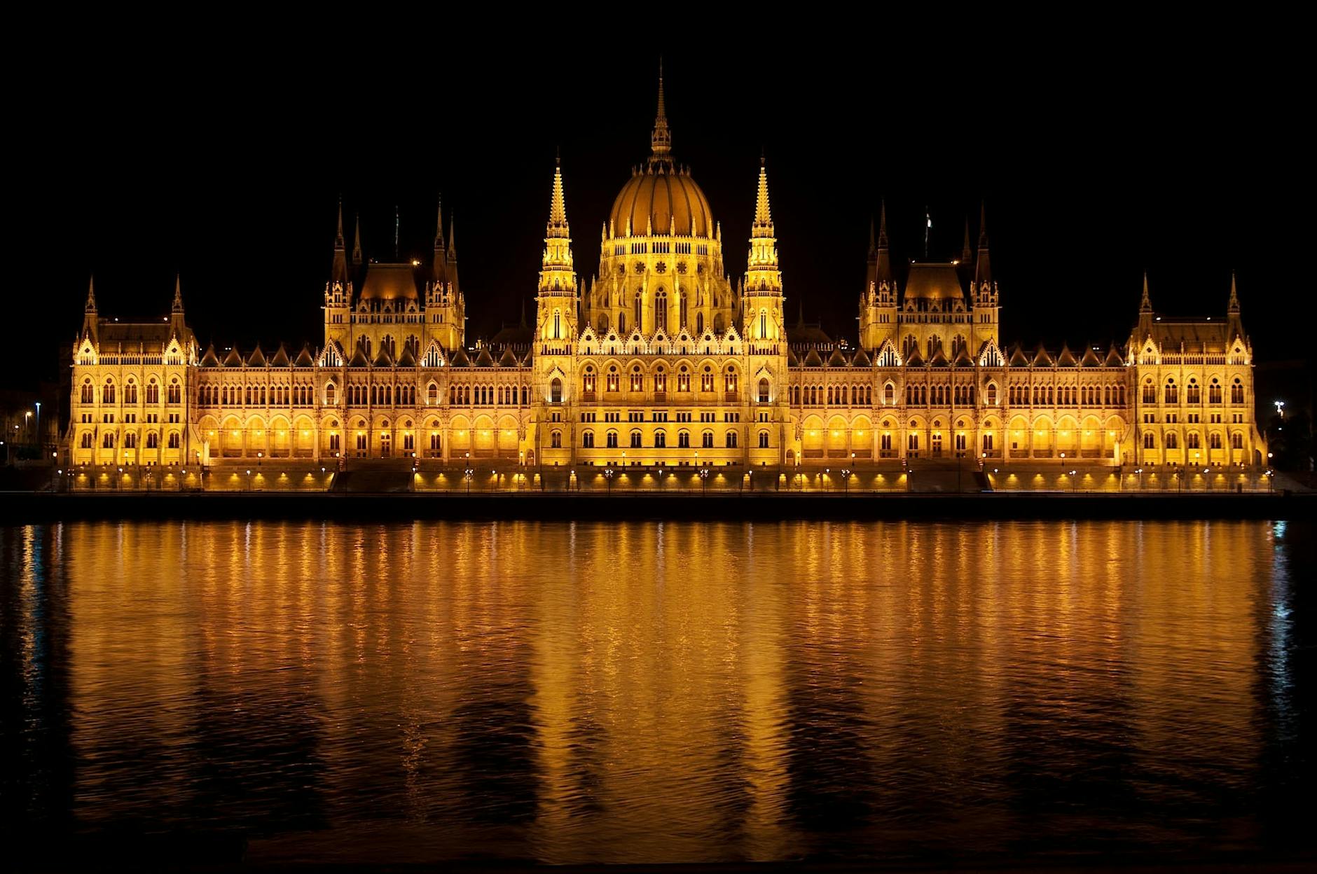 budapest-hungary-parliament-building